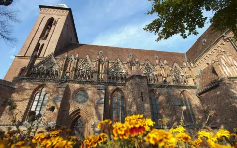 Kamień Pomorski katedra zachwyca ceglaną architekturą. Zwiedzanie tego miejsca to podróż w przeszłość.