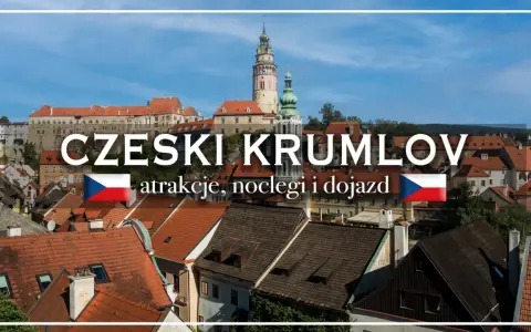 Widok na zamek w Czeskim Krumlovie z charakterystyczną wieżą. Miasto zachwyca architekturą i urokliwymi dachami.