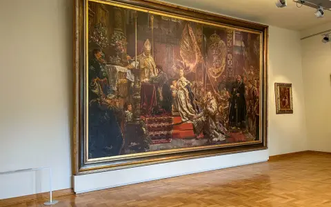 Wielki obraz historyczny w **National Museum Wroclaw** przedstawia koronację króla.